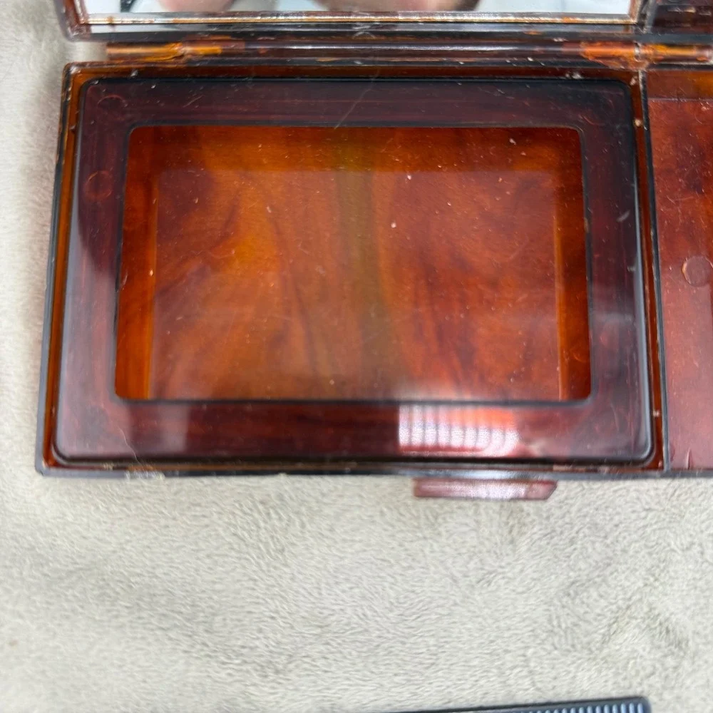 Vintage Plastic Compact Rootbeer READ